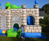 Замок Дракона / батут/ горка /5LX5WX4H /4-10 лет 180.-